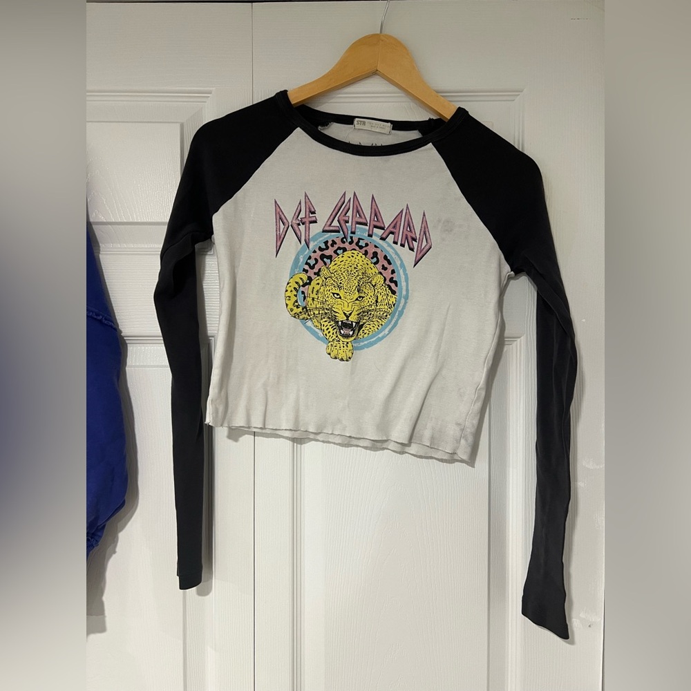 Def Leppard Graphic Long Sleeve Tee